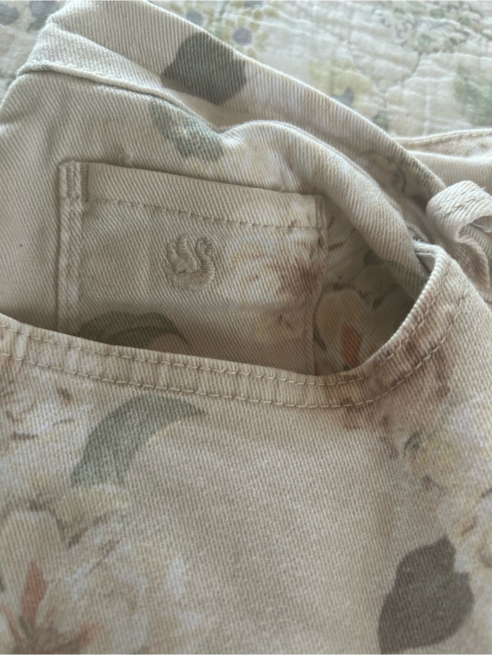 Gloria Vanderbilt Beige Floral Ankle Jeans - Picture 5 of 9